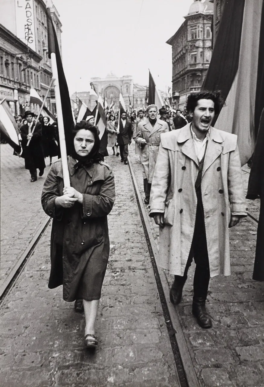 Венге́рское восста́ние 1956 года (23 октября — 9 ноября 1956) (в посткоммунистический период[3] Венгрии известно как Венге́рская револю́ция 1956 года, в советских источниках как Венге́рский контрреволюционный мяте́ж 1956 года) — вооружённое восстание против просоветского режима народной республики в Венгрии в октябре — ноябре 1956 года, подавленное советскими войсками.
