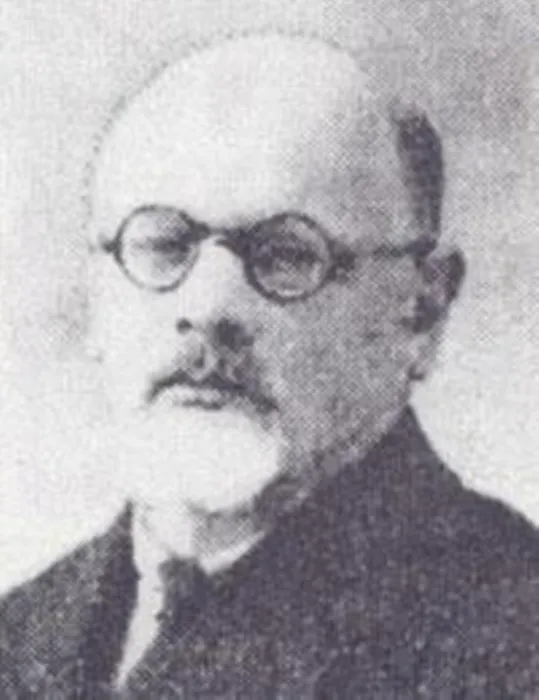 В августе 1922 г. был арестован и в ноябре вместе с Н. М. Волковыским, Л. М. Пумпянским, Б. О. Харитоном и другими учеными, писателями, общественными деятелями выслан в Германию. Проживал в Праге, состоял в Союзе русских писателей и журналистов в Чехословакии; публиковался в журналах «Хозяин», «Русская Мысль», «Студенческие годы», «Борьба за Россию», газетах «Возрождение», «Россия и Славянство», «Руль». С 1924 г. постоянный сотрудник газеты «Последние известия» (Таллин), с 1926 г. — «Сегодня» (Рига), с 1927 г. — «Наша газета» (Таллин) и, на короткое время, «Слово» (Рига). Опубликовал воспоминания «Пять лет в Советской России (Обрывки воспоминаний и заметки)» (Архив русской революции», Берлин, 1923, т. X); «К вопросу о природе кооперации» (Записки Русского института сельскохозяйственной кооперации в Праге», 1924, кн. 1); «Общинное право» («Сборник статей, посвященных П. Б. Струве. Ко дню 30-летия его научно-публицистической деятельности. 1890 — 30 янв. 1925 г. Прага, 1925), «Рожденное в революционной смуте (1917 — 1932)» (Париж, 1933); перевел книгу Карела Крамаржа «Русский кризис» (1925). Живя в Праге, часто наезжал в Эстонию, куда переехал в конце 1920-х гг. С конца 1932 г. до октября 1933 г. был фактическим редактором газеты «Таллинский русский голос». Умер 11 июня 1935 г. в Гапсале (Хаапсалу, Эстония) и там же похоронен.