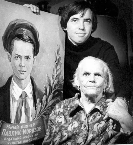 Татьяна Морозова (мать Павлика) с внуком -Павлом Морозовым. Фотография 1979 года.