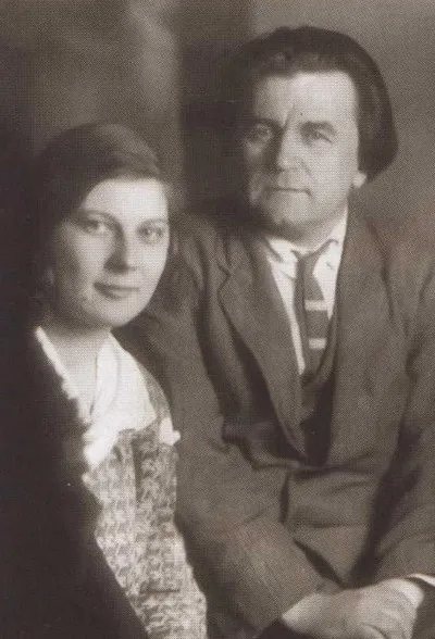 Казимир Малевич с женой Натальей Малевич. 1927