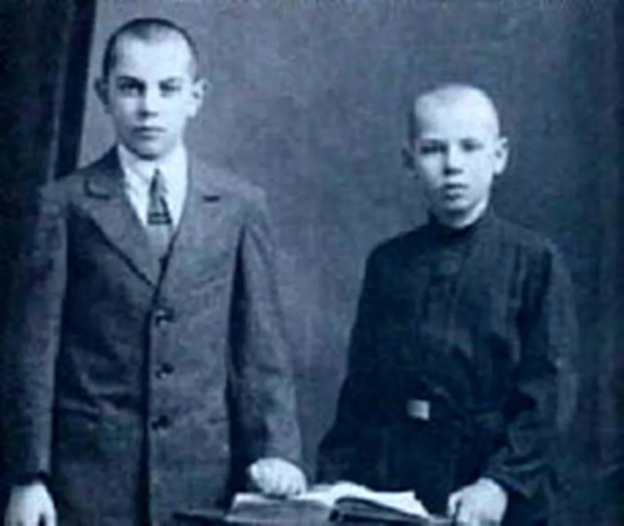 Братья Борис и Георгий Жжёновы. Петроград, 1920-е годы