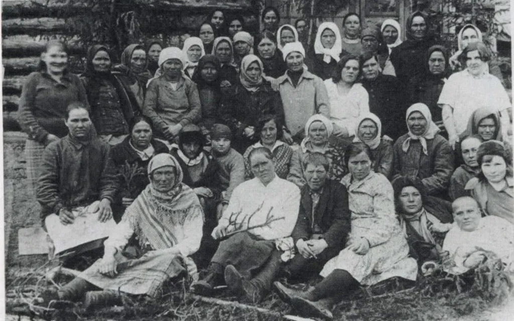 Беломорско-Балтийский канал, Беломорканал, ББК, до 1961 г. — Беломорско-Балтийский канал имени Сталина) — канал, соединяющий Белое море с Онежским озером