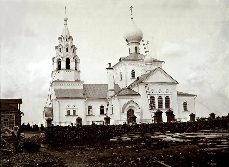 Храм Живоначальной Троицы в селе Аверкиево, архитектор Башкиров.