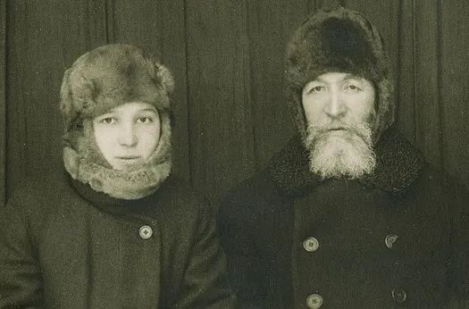 А.Д.Самарин с дочерью Лизой в якутской ссылке, 1926 год.