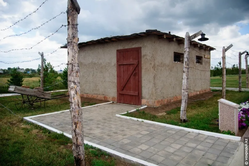 Копия барака для заключенных лагеря