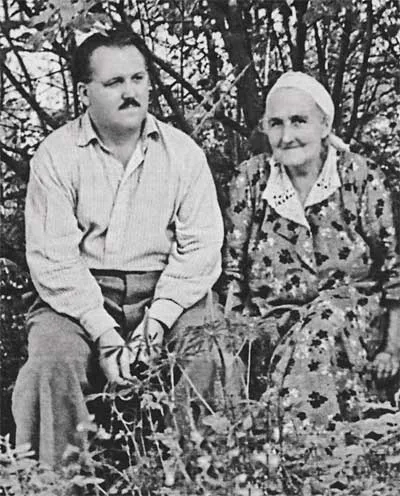 А.К.Гладков с матерью Т.А.Гладковой. 1957 Гладков, Александр Константинович