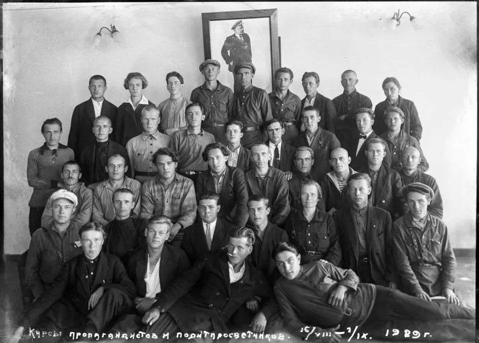 Групповой снимок учащихся курсов пропагандистов и политпросветчиков, 1929