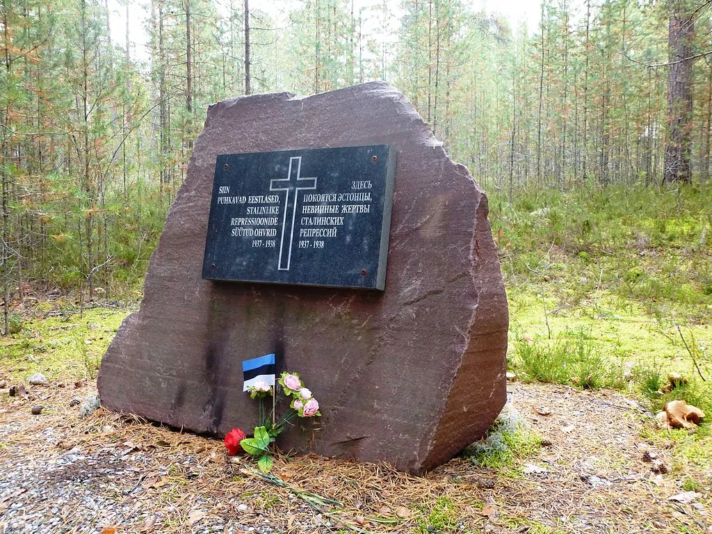 A memorial sign at the site of mass executions in the Sandarmokh tract near the town of Medvezhyegorsk, Republic of Karelia.