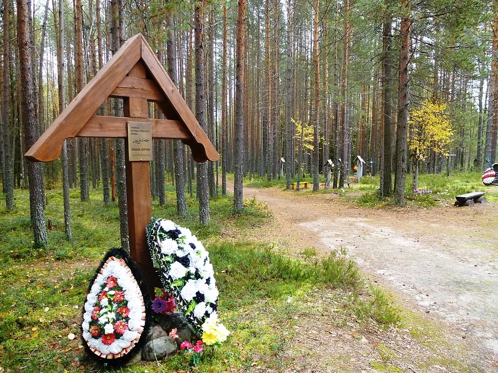 A memorial sign at the site of mass executions in the Sandarmokh tract near the town of Medvezhyegorsk, Republic of Karelia.