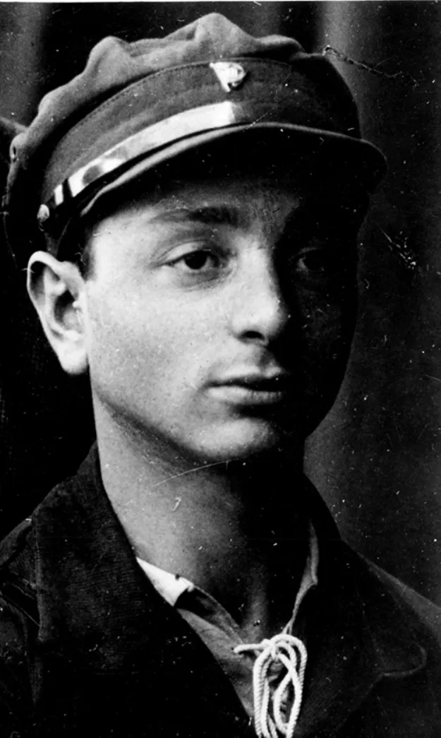 Ицхок Соломонов, участник драмкружка. Осужден на 10 лет