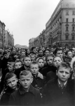Жители столицы на улице Горького во время похорон И.В.Сталина. Москва. 9 марта 1953 г. РГАКФД. № 0-232146.