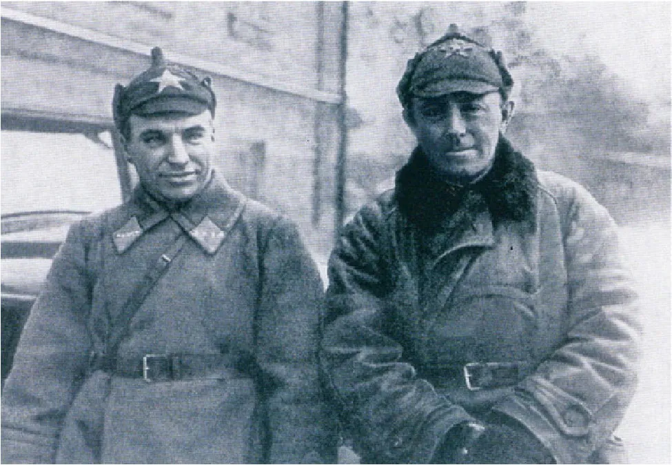 Валерий Чкалов и летчик Александр Анисимов.