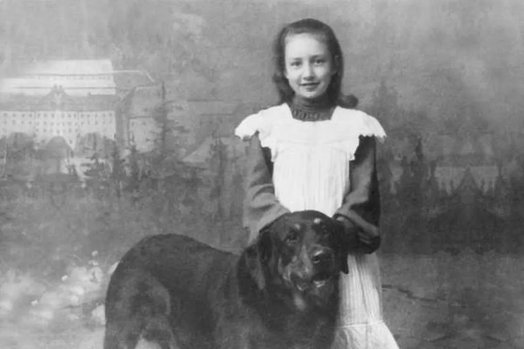 Анастасия Ивановна Цветаева (27 сентября 1894 года, Москва — 5 сентября 1993 года, Москва) — русская писательница, младшая сестра Марины Цветаевой.